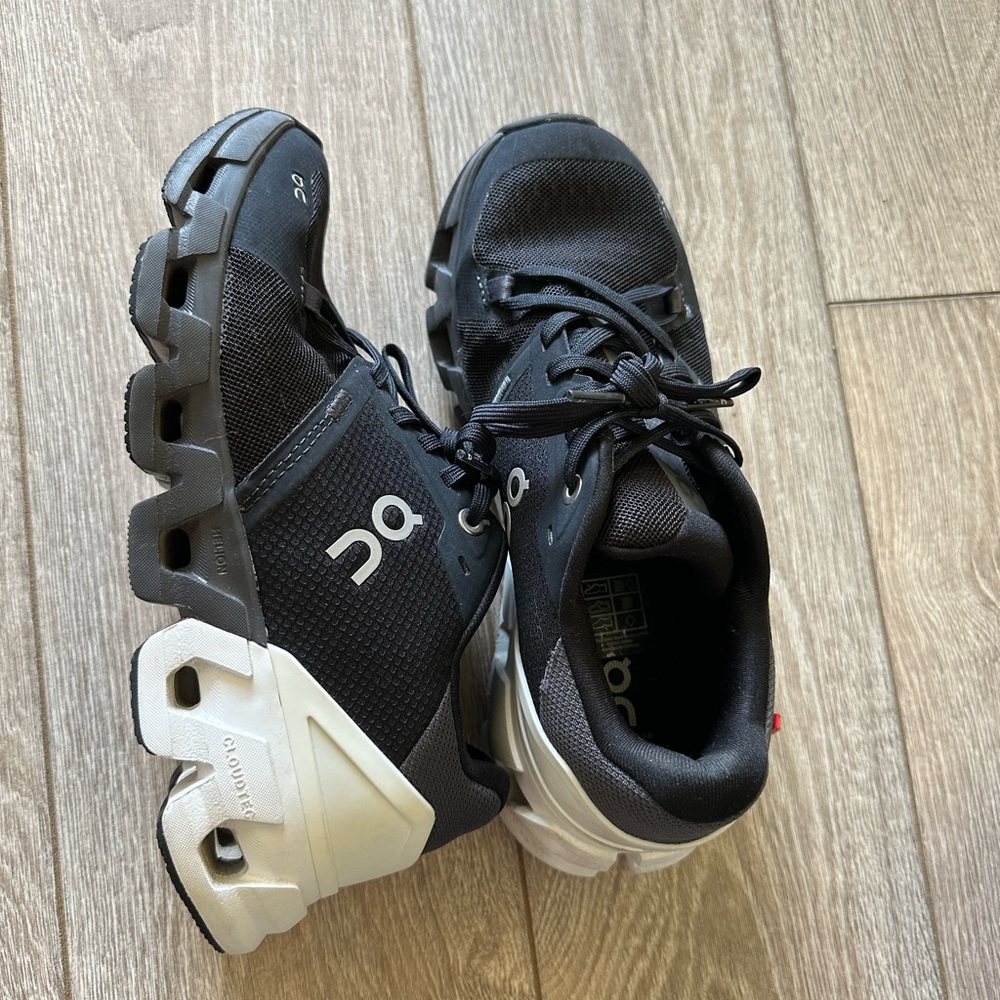 Women’s cloud flyer shoe